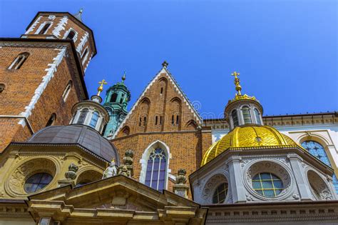 De Kathedraal van Kraków: Een Monumentale Kroniek van Historie en Kunst!