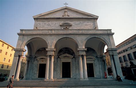 De Duomo van Livorno: Een Byzantijnse Parel aan de Toscaanse Kust!