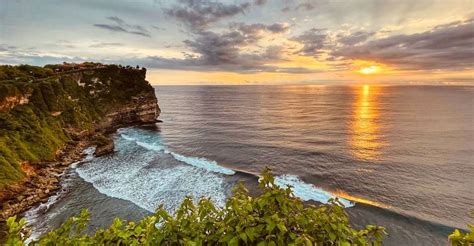  De Uluwatu Tempel: Een Kliftempel met Ontzagwekkende Zonsondergangen en Mysterieuze Legenden!