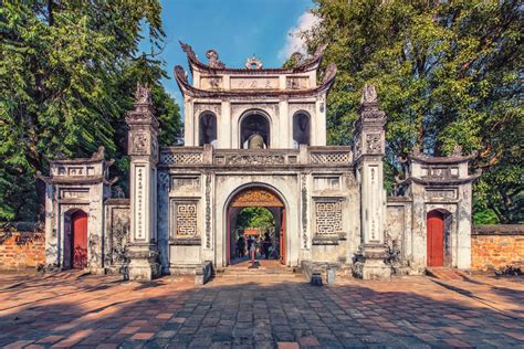 De Tempel van de Literatuur: Een Oase van Kalmte en Kulturele Verrijking in Hue!